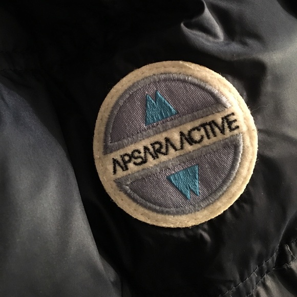 navy hooded down bubble jacket. Zip up. Size medium - Picture 5 of 8